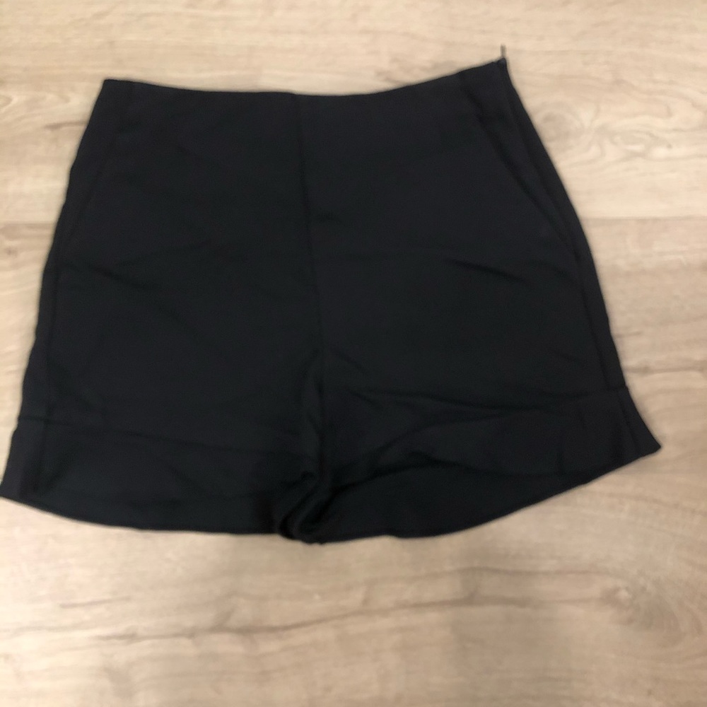 Black Zara polyester/Cotten shorts w slight ruffle